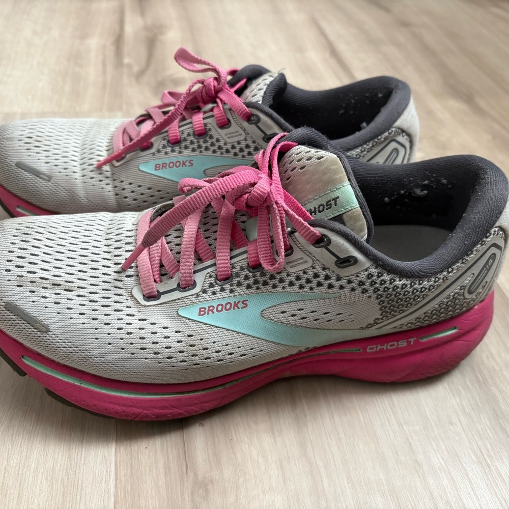 Brooks Ghost 14 Women's Running Shoes - Gray with Pink Accents Size 8